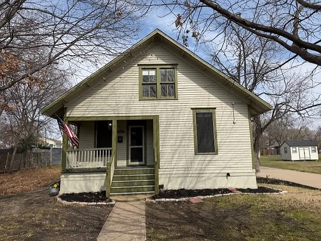 3 bed, 1553 sqft, $2,200 — Photo 2