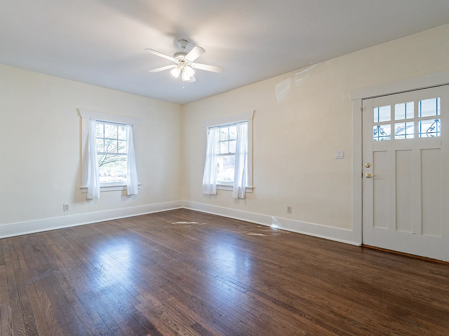 3 bed, 1600 sqft, $2,200 — Photo 3