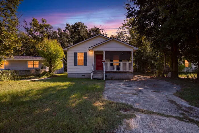 2 bed, 1.0 bath, 1068 sqft, $1,000 — Photo 2