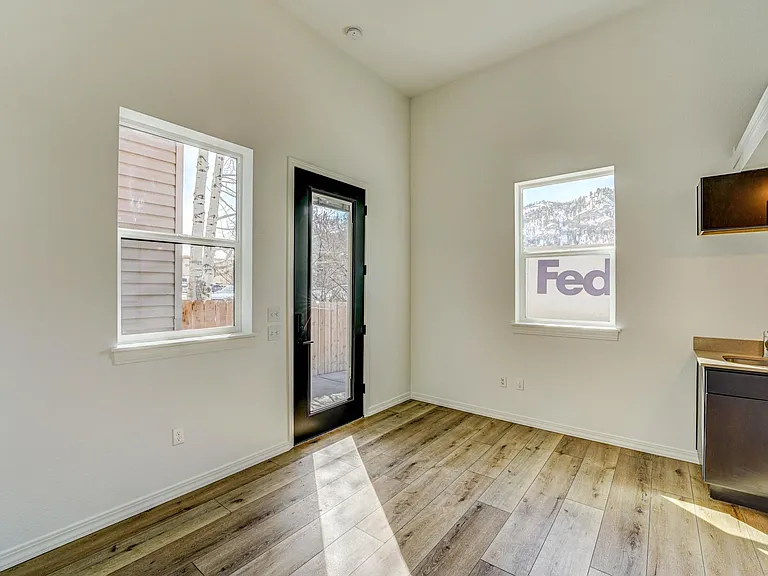 560 1st Ave N #101 — Photo 4