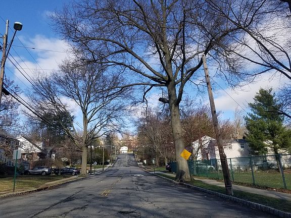 5th image of 8 Crestwood Dr