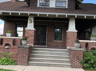 15 Oakdale Blvd, Pleasant Ridge, MI 48069