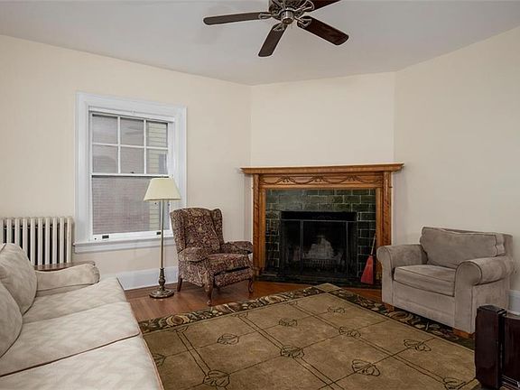 3rd image of 39 Lexington Ave