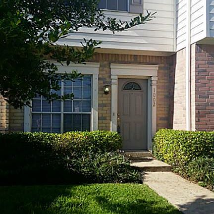 2nd image of 2910 Grants Lake Blvd