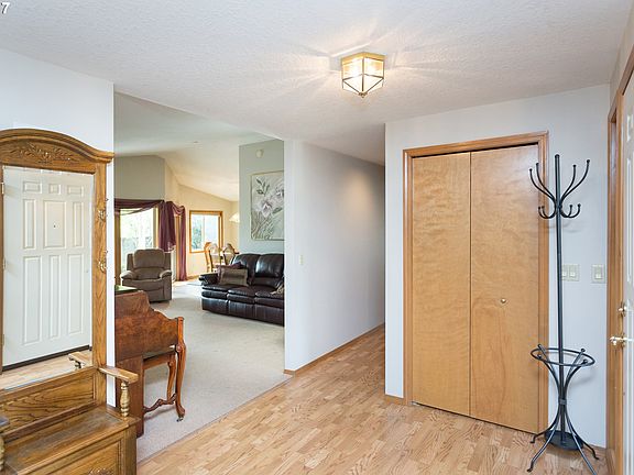 2nd image of 16019 SE 35th St