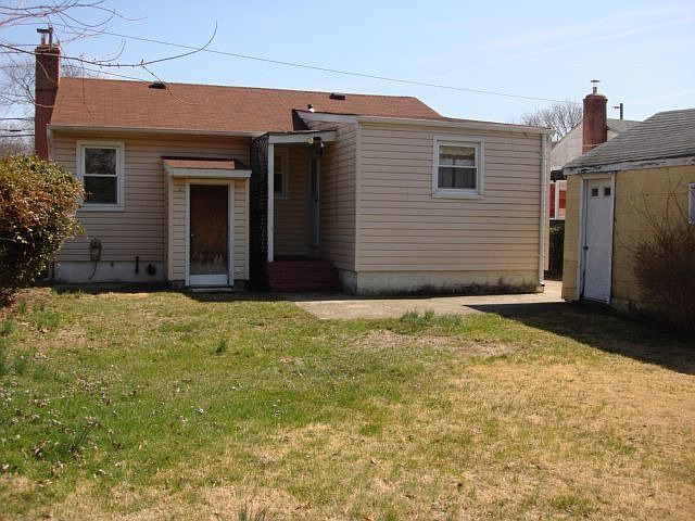 2nd image of 321 S 15th St