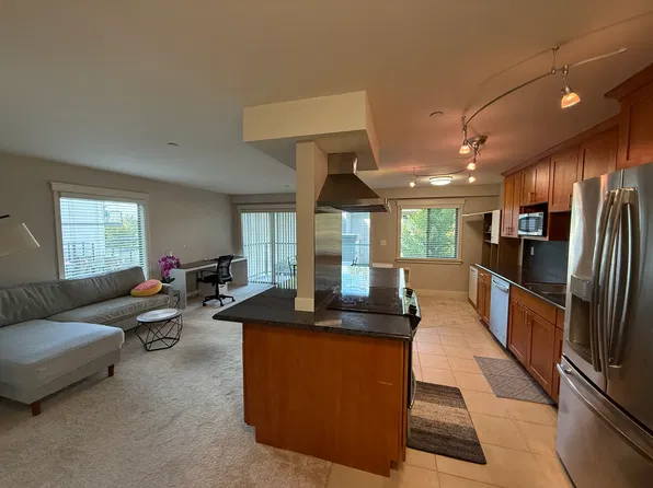 3204 81st Pl SE Unit B201, Mercer Island, WA 98040