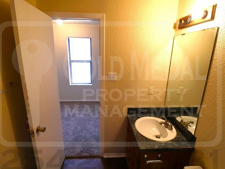 1106 Leslie Cir — Photo 8