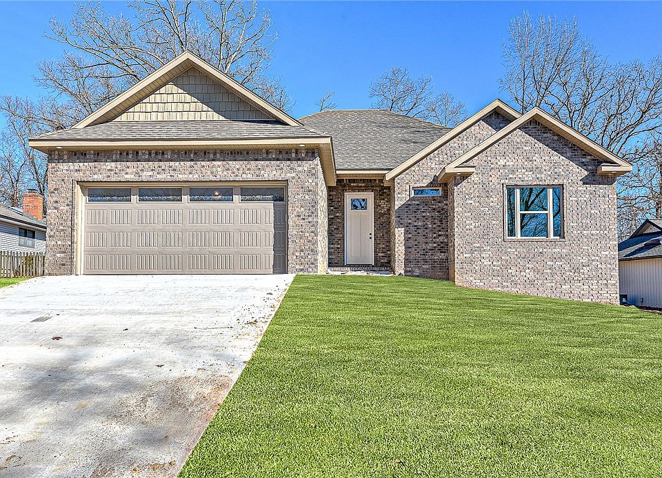 1st image of 3 Sandon Ln