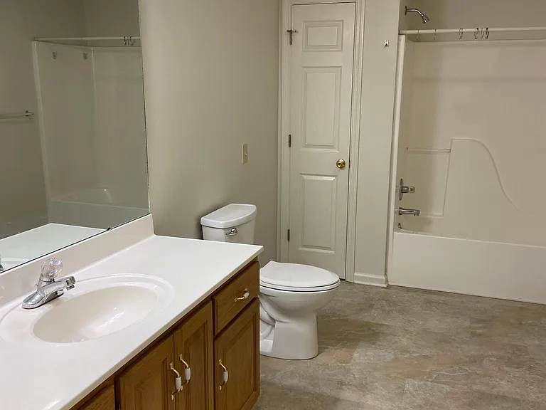409 Spring Ave NW — Photo 3