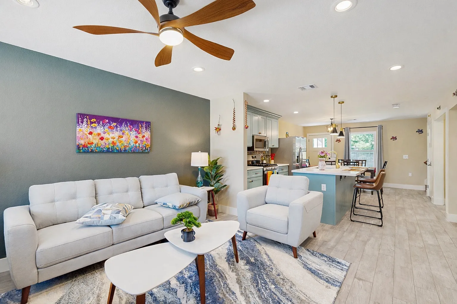 3 bed, $4,200 — Photo 2