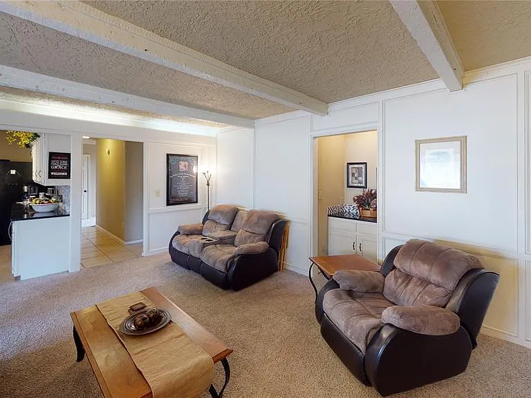 2408 W Boston St — Photo 16