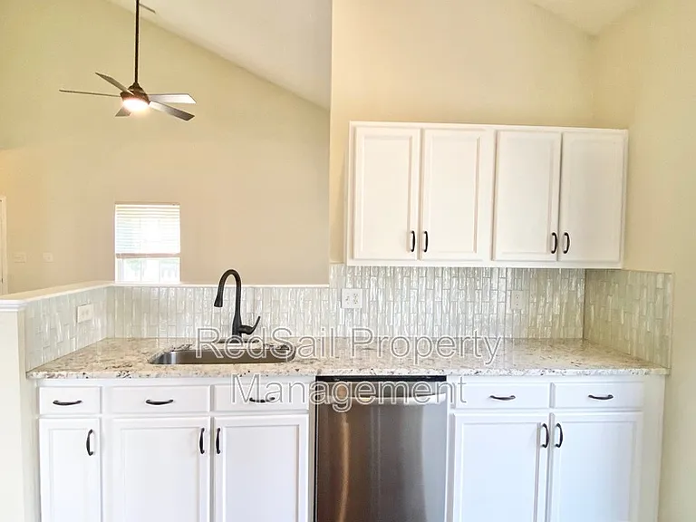 405 Holmes Blvd — Photo 8