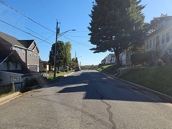 4th image of 224 Elizabeth Ave