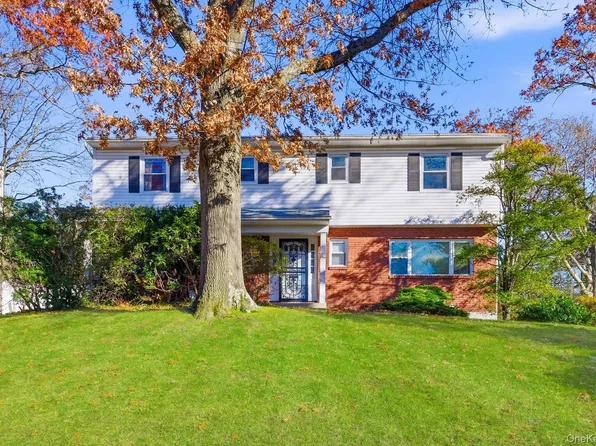 1 Hillcrest Road, Port Washington, NY 11050