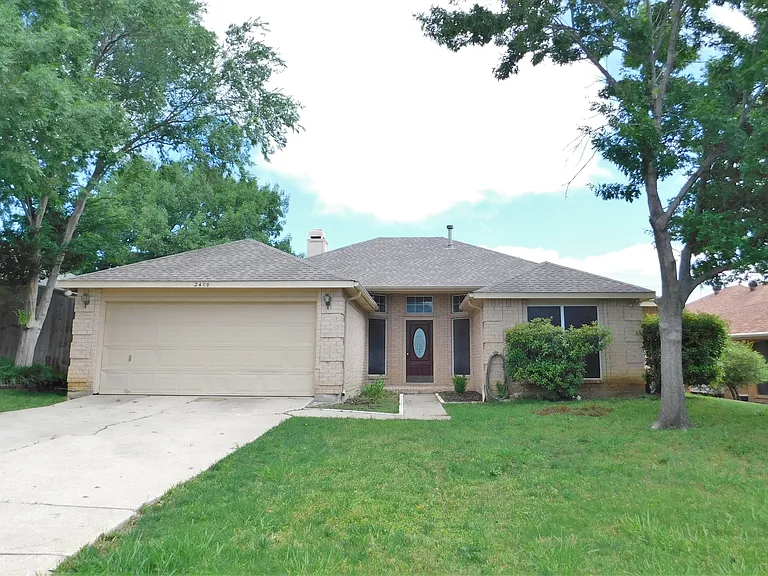 2409 Westview Trl — Photo 1