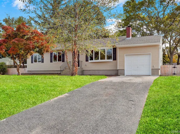 116 E Woodside Avenue, Patchogue, NY 11772