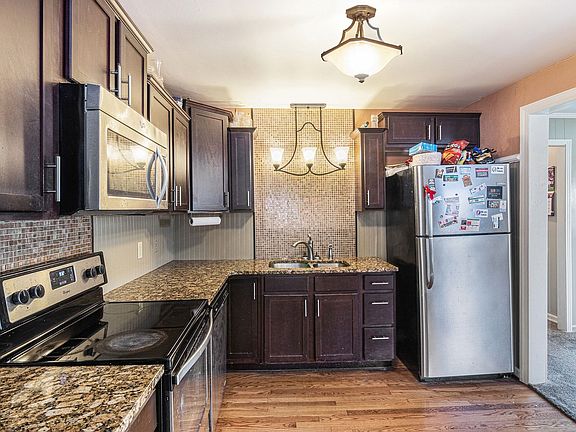 4th image of 1662 Valley Rd