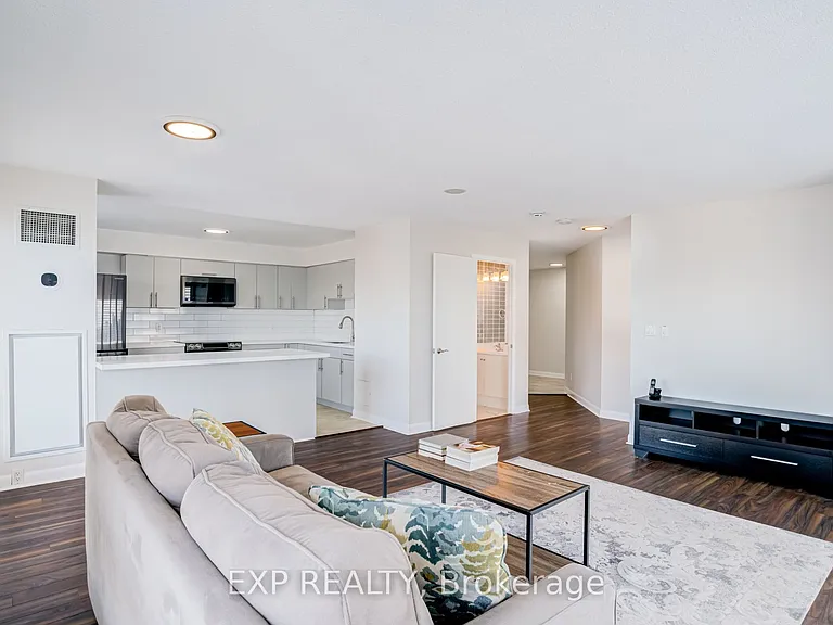 210 Victoria St #Penthouse 09 — Photo 8