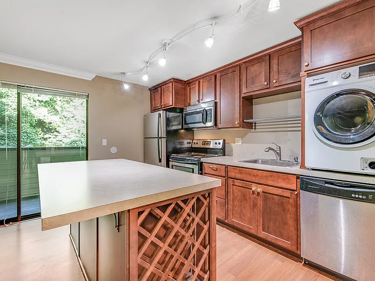 Whispering Brook Apartments — Photo 3