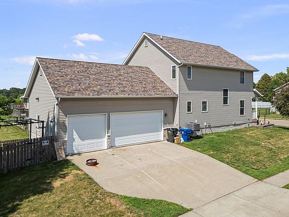 2nd image of 1302 Eagles Crest Dr