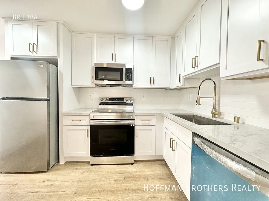 Building Photo - 5111 Harold Way #302