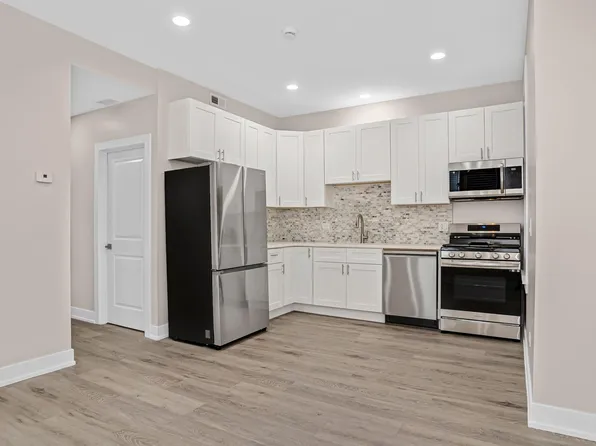 4523 N Elston Ave #1R, Chicago, IL 60630