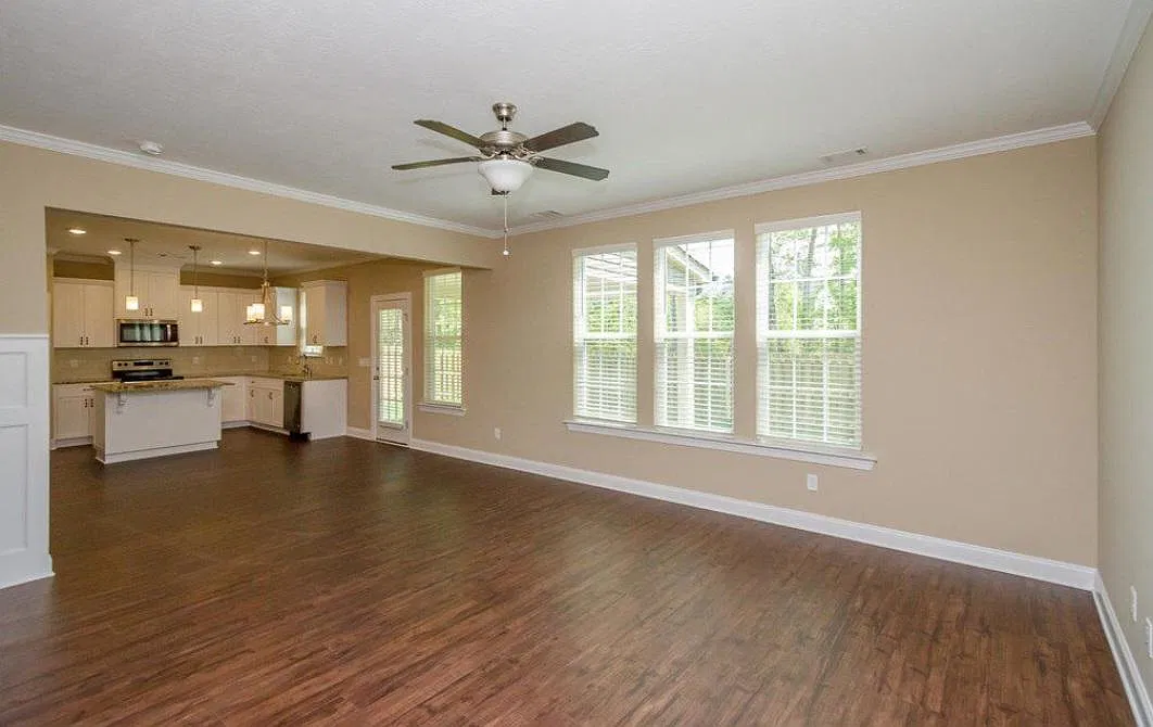4 bed, 2481 sqft, $2,400 — Photo 3