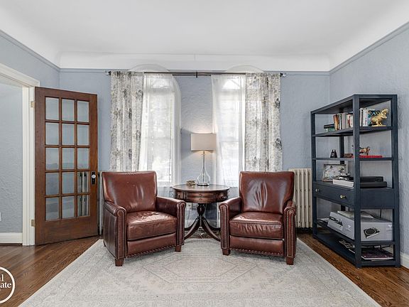 5th image of 858 Bedford Rd