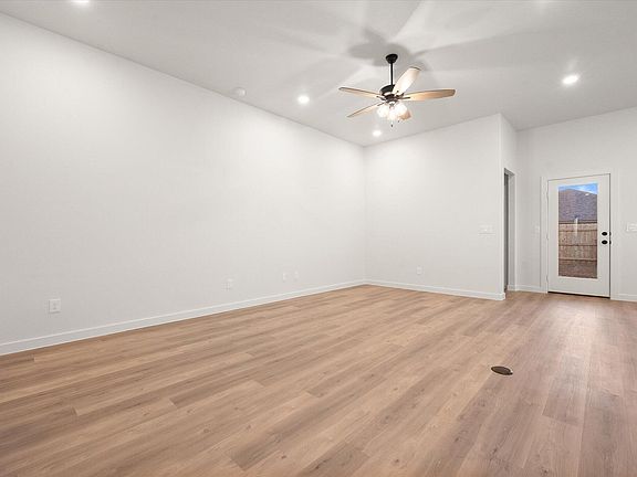 4th image of 2401 Aberdeen Ave