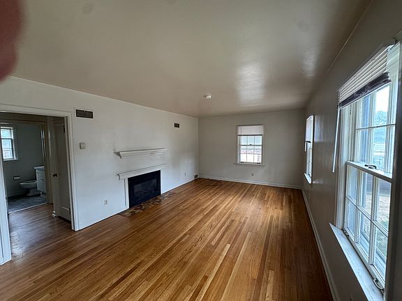 4th image of 320 Brooks St