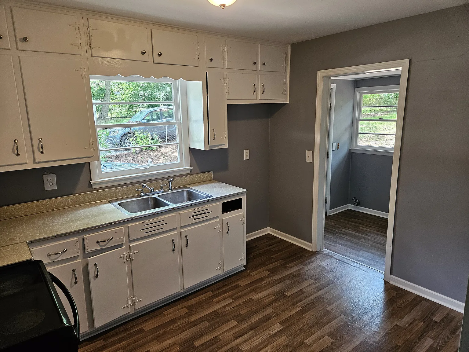 3 bed, 1117 sqft, $1,300 — Photo 4