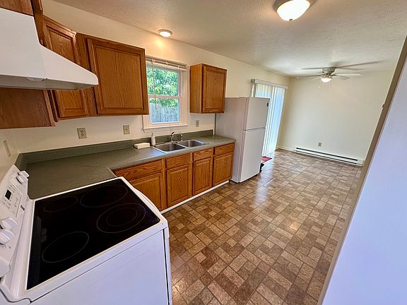 3rd image of 143 Country Park Dr