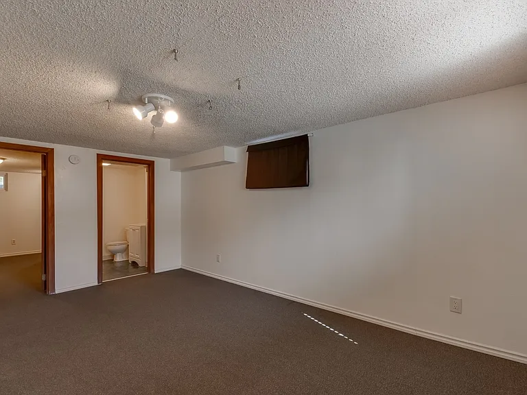 1504 W Kiernan Ave — Photo 20