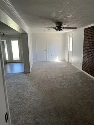 3 bed, 1582 sqft, $2,150 — Photo 2