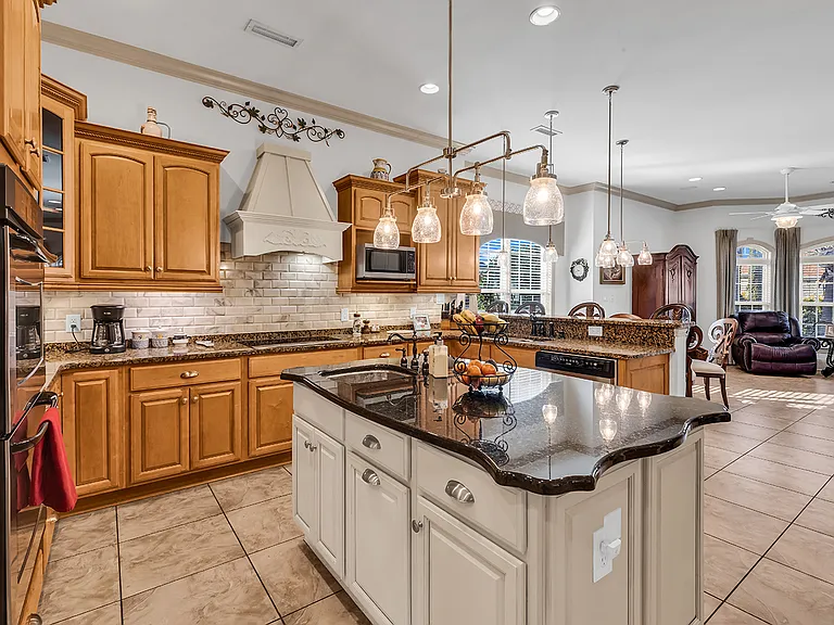 801 Bluffview Dr — Photo 6