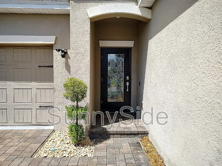 1047 Oak Bluff Dr — Photo 4