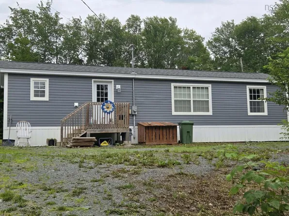 31 Lakefield Dr, East Hants, NS B0N 1Z0