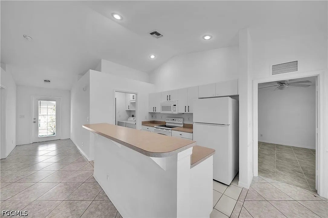 3 bed, 2.0 bath, 1458 sqft, $1,900 — Photo 1