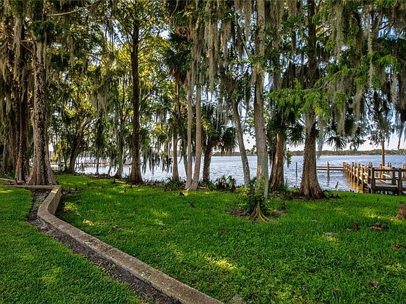4th image of 207 Lago Vista Blvd