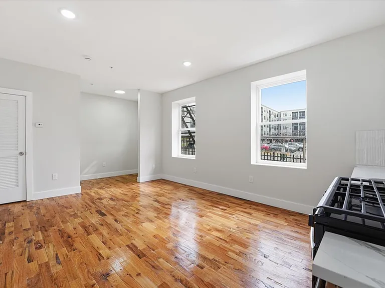 112-114 N Walnut St #2F — Photo 6
