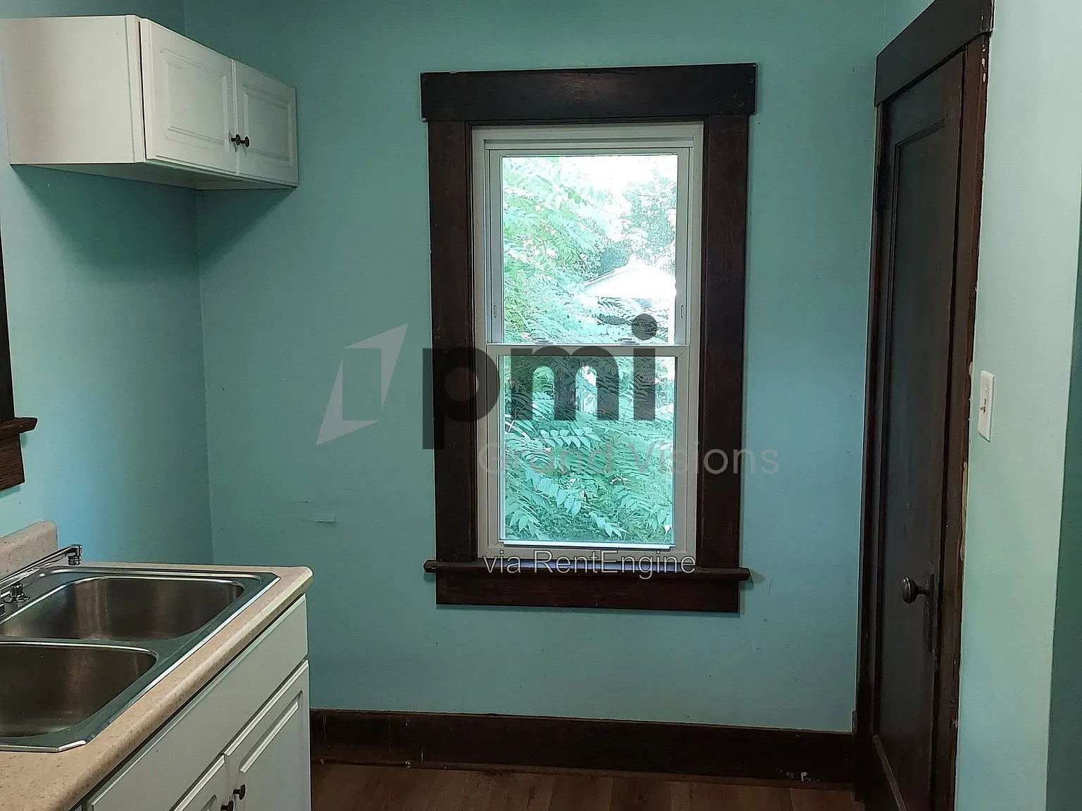3 bed, 1.0 bath, 936 sqft, $1,300 — Photo 2