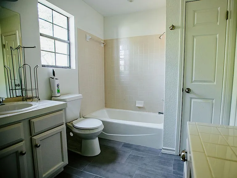 204 E Lakeshore Dr — Photo 17