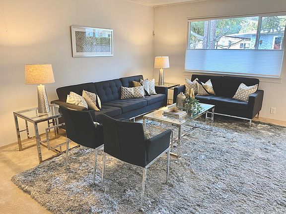 4th image of 708 Seville Way
