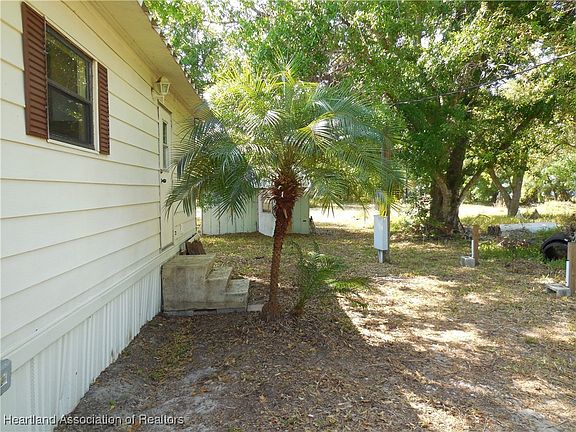 2nd image of 3775 NE Bonanza Park Ave