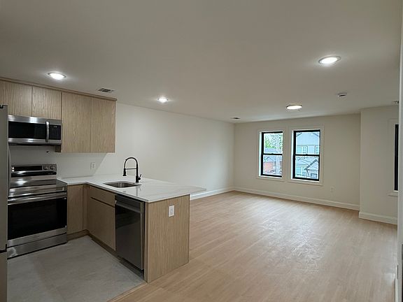 4th image of 29 Robert St Floor 1