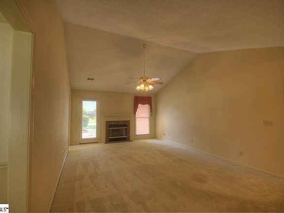 3rd image of 11 Fairoaks Dr
