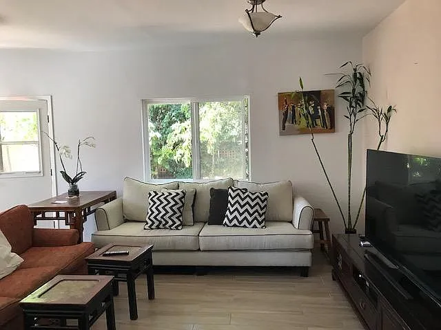 1938 Palm Ave — Photo 4