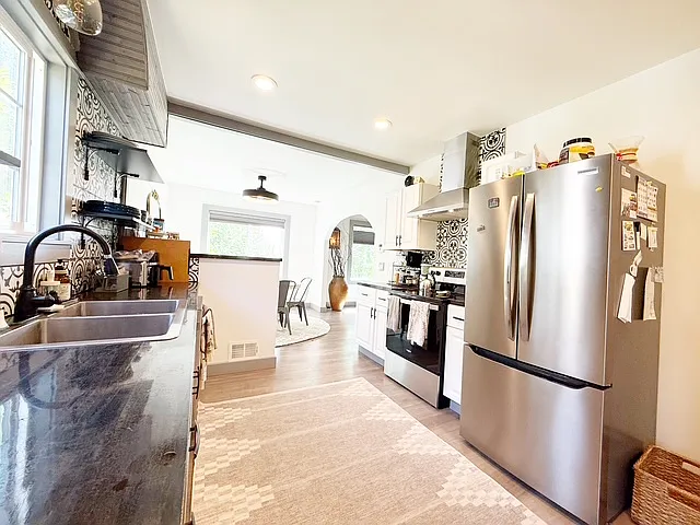 208 S Summit Ave — Photo 16