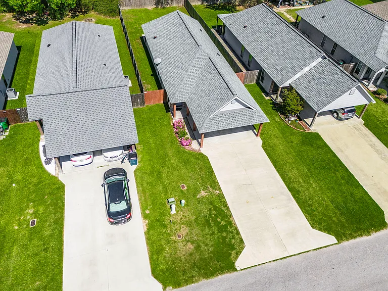 319 Harvest Ln — Photo 18